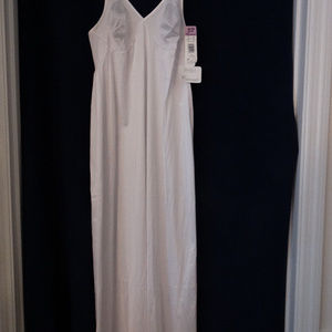 Ladies Slip size 36, 32" Cabernet new with tags